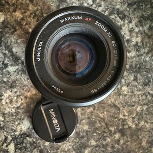 Minolta Maxxum AF Zoom Xi 80-200mm f/4.5-5.6 telephoto zoom lens ** See Discrip